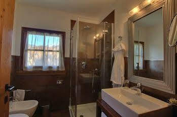 Hotel Bait De Angial 3*
